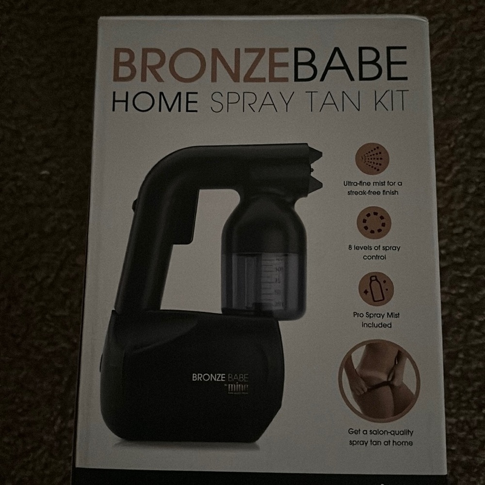 New in box  portable Spray tan. Includes Sticky feet and hairnets .